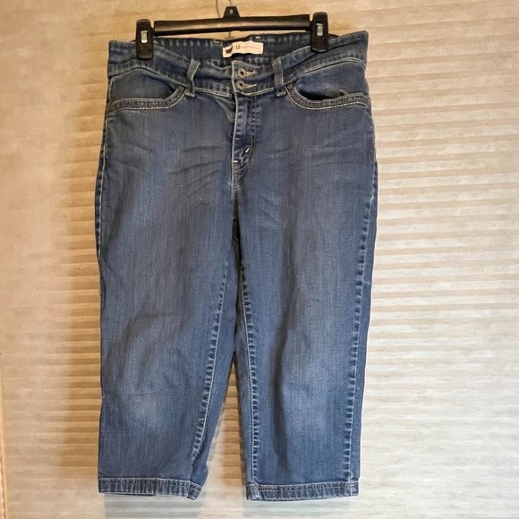 Levi’s Mid Rise Stretch Medium Wash Cropped Capri Jeans Size 32" - Picture 2 of 4